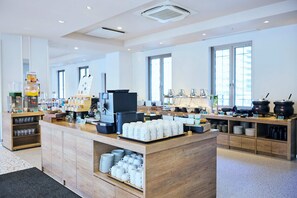 Daily buffet breakfast (JPY 2500 per person)