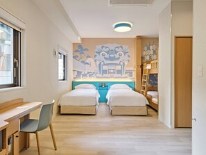 Desk, laptop workspace, free WiFi, bed sheets - Centara Life Namba Hotel Osaka (Osaka)