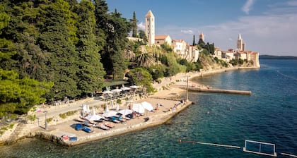 Luxury Villa Mer pool apartman by Villas Guide