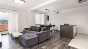 TV - Luxury Villa Mer pool apartman by Villas Guide (Kampor)