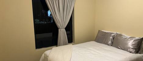 Iron/ironing board, WiFi, bed sheets