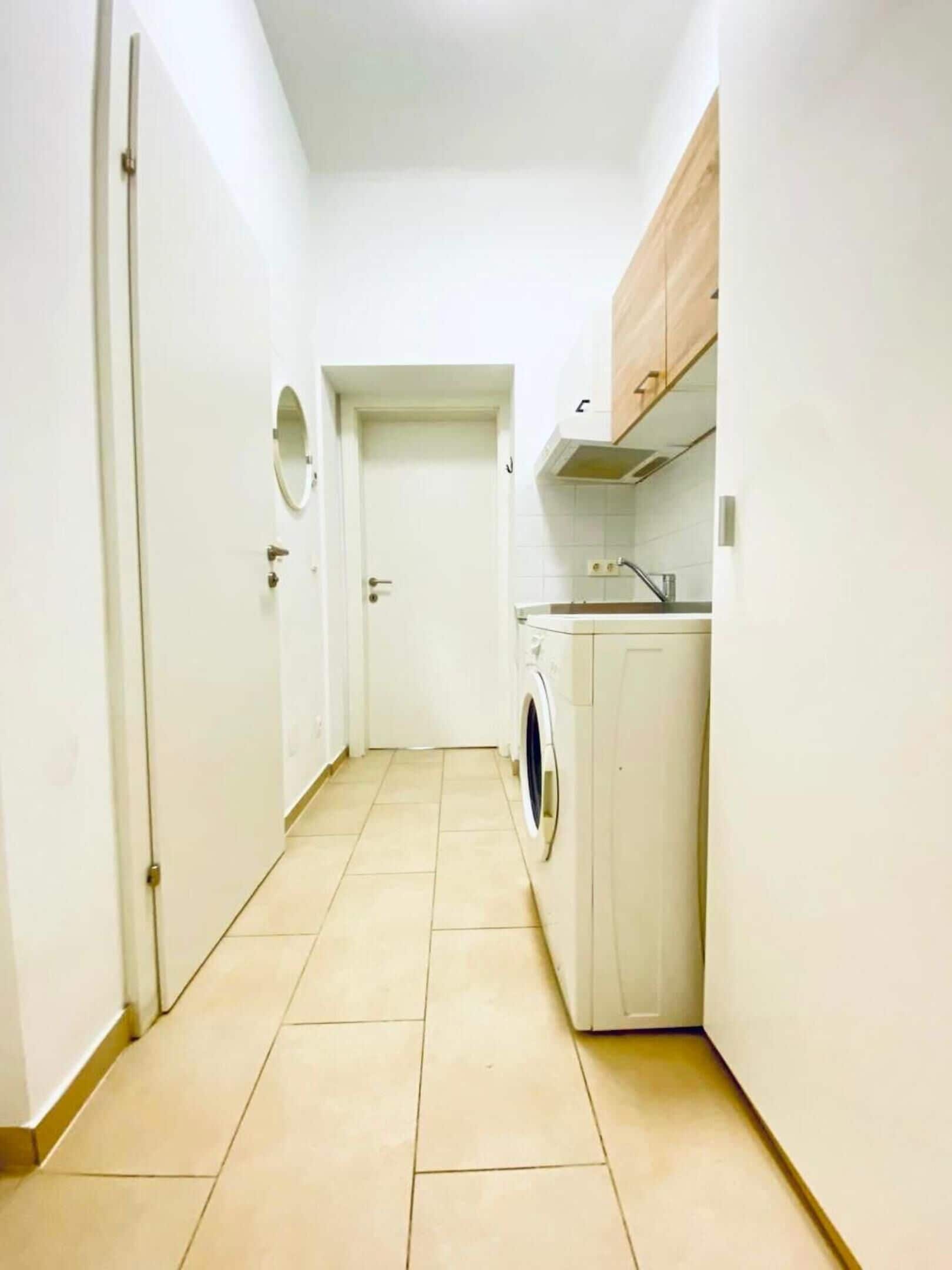 Basic-Apartment | Eigene Küche | Mikrowelle, Ofen, Herdplatte, Kochgeschirr/Geschirr/Besteck