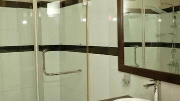 Deluxe Room | Bathroom