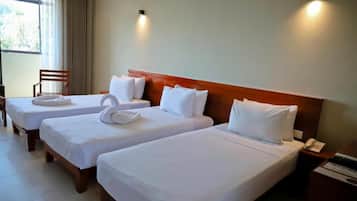 Deluxe Triple Room | In-room safe, laptop workspace, free WiFi