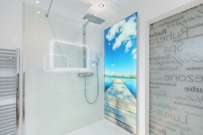 Shower, hair dryer - Vacation home "Bellaeins" in Tönning for up to 4 people (Tönning)