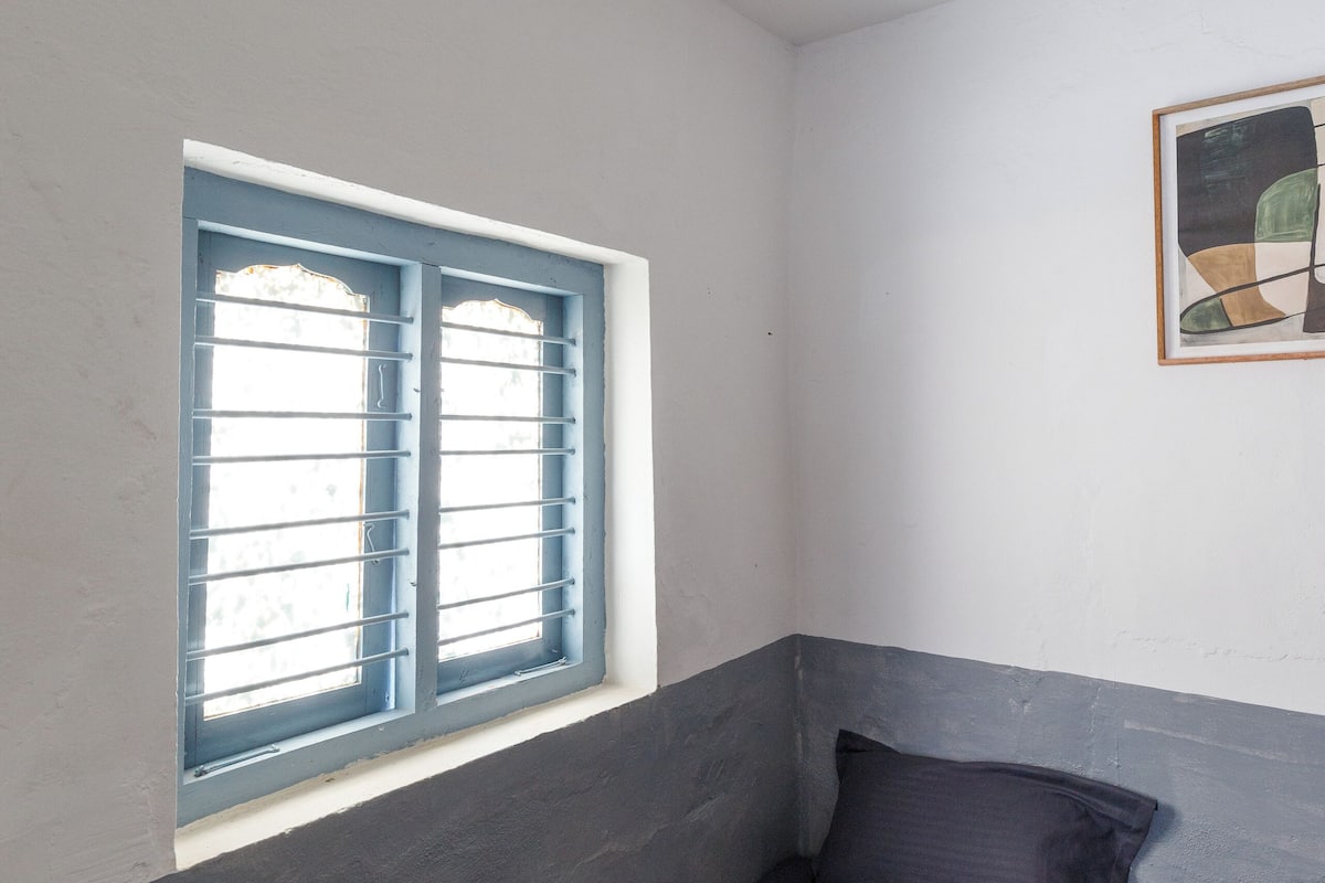 Single Room | Free WiFi