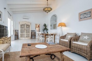 TV, DVD player, ping pong, books - Villa Bini Oran- Large charming villa near beach (Binibeca)