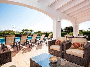 Outdoor dining - Villa Bini Oran- Large charming villa near beach (Binibeca)