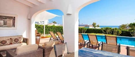 تناول الطعام بالخارج