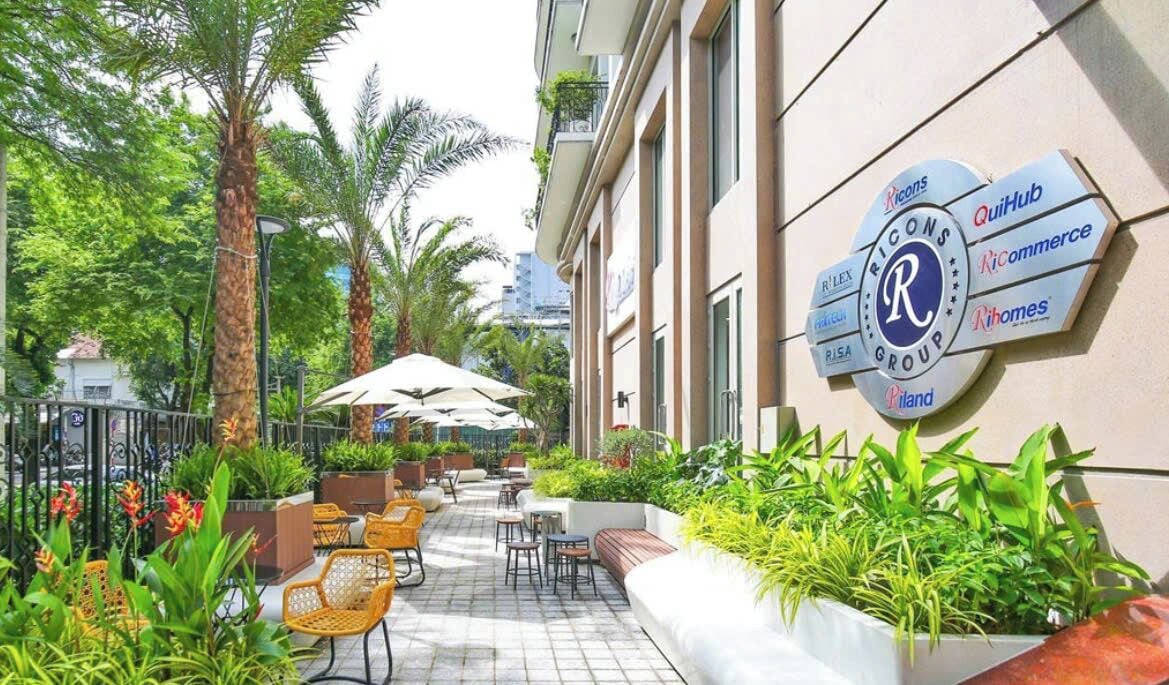 Free daily local cuisine breakfast 