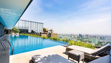 Grand Suite, 1 Bedroom, Club Lounge Access, City View | Egyptian cotton sheets, premium bedding, down comforters