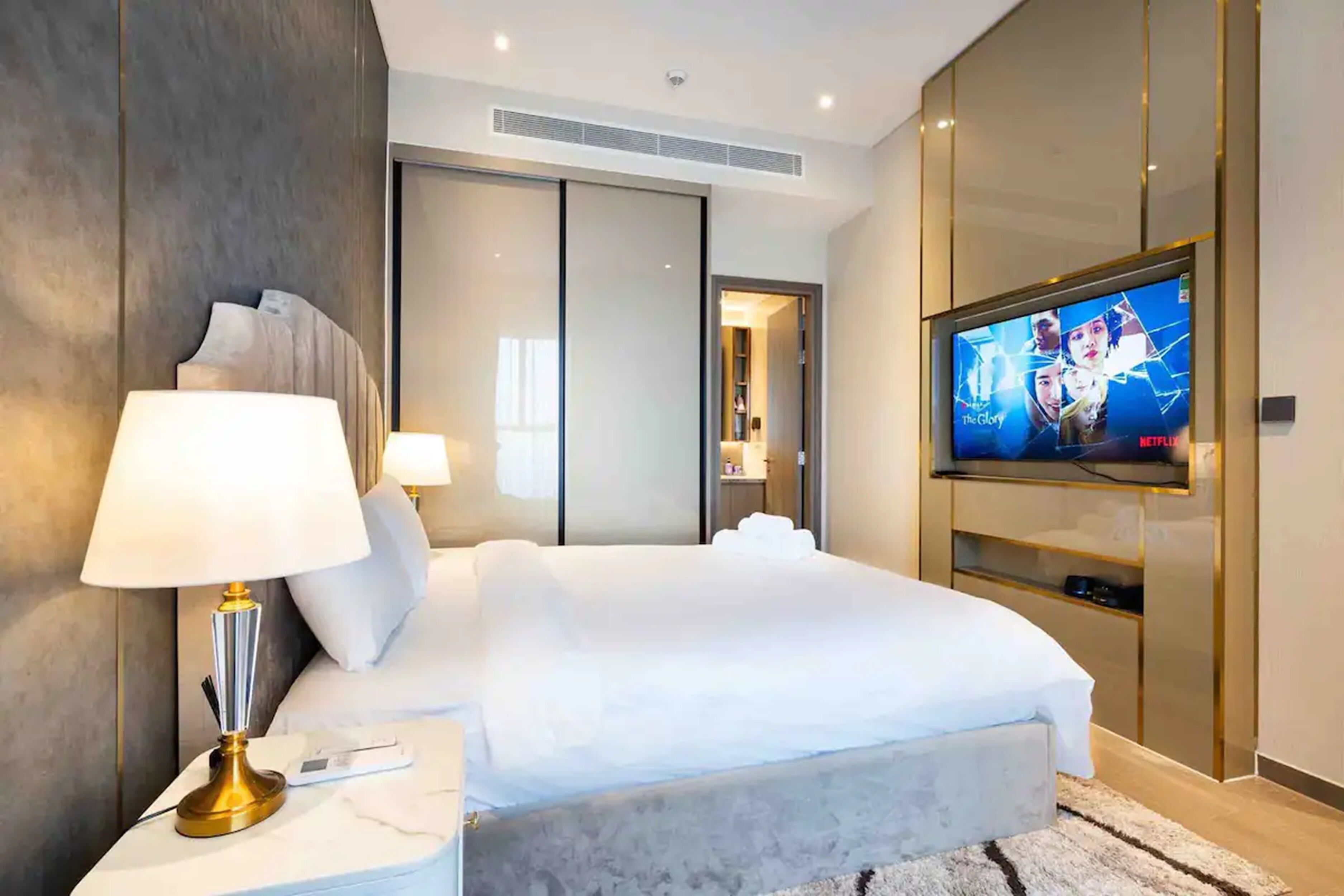 Presidential Suite, 2 Bedrooms, Club lounge access, City View | Egyptian cotton sheets, premium bedding, down duvets