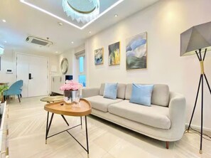 Family Suite, 3 Bedrooms, Club Lounge Access, City View | Living area | 65-inch Smart TV with cable channels, fireplace, Netflix