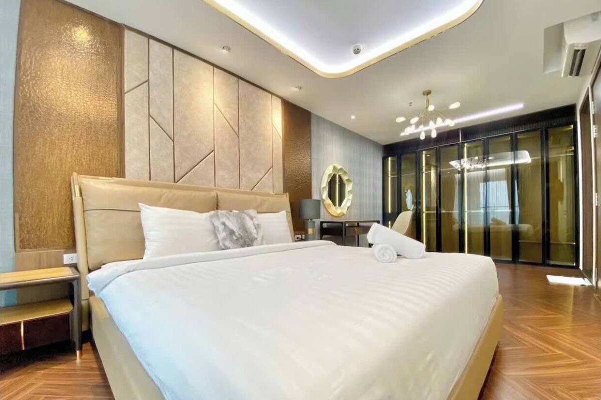 Egyptian cotton sheets, premium bedding, down duvets