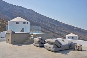 Terrace/patio - Superior Windmill with a private jacuzzi (FC2M+X3 Imerovigli, Greece)