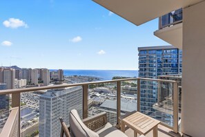 Property grounds - Lux Sky Ala Moana 39th Fl • Modern Monthly Suite/Walk to the mall, Magic Island (Honolulu)