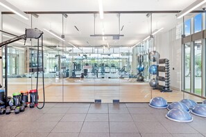 Fitness facility - Lux Sky Ala Moana 39th Fl • Modern Monthly Suite/Walk to the mall, Magic Island (Honolulu)