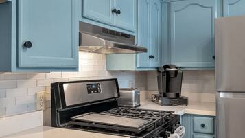 Frigorífic, microones, forn i placa de cuina