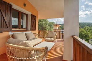 Property grounds - Three-Room Suite: 70 sq m (maximum 6 guests + 1 infant in a cot - 0-2 years old), consisting of a living room with a double sofa bed, a double bedroom and a bedroom with twin beds, a bathroom with shower, and a kitchenette.Some three-room apartments have (Costa Serena)
