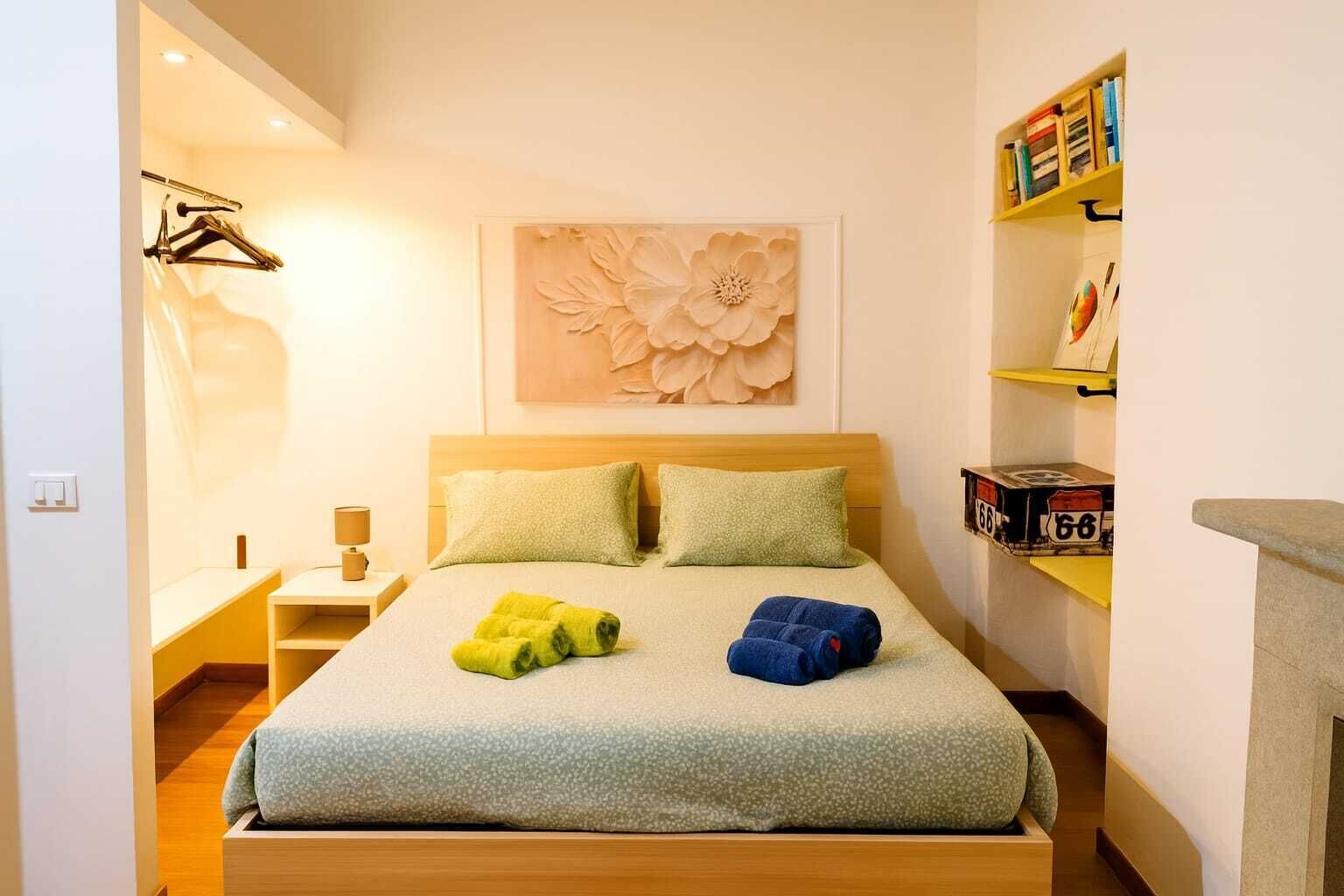 2 Schlafzimmer, Schreibtisch, Bügeleisen/Bügelbrett, Reisekinderbett