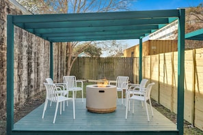 Terrace/patio - Spacious 3BR Mid-City shotgun with 2 outdoor spaces. Walk to streetcar, minutes to FQ. (New Orleans)