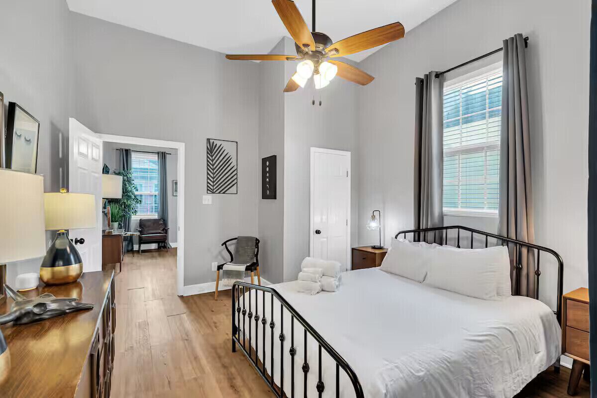 Schreibtisch, Bügeleisen/Bügelbrett, kostenloses WLAN