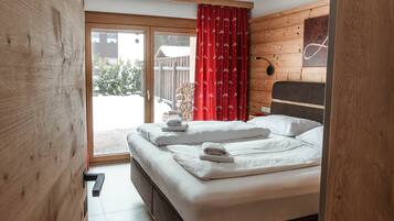 In-room safe, WiFi, bed sheets