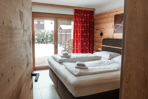 In-room safe, WiFi, bed sheets