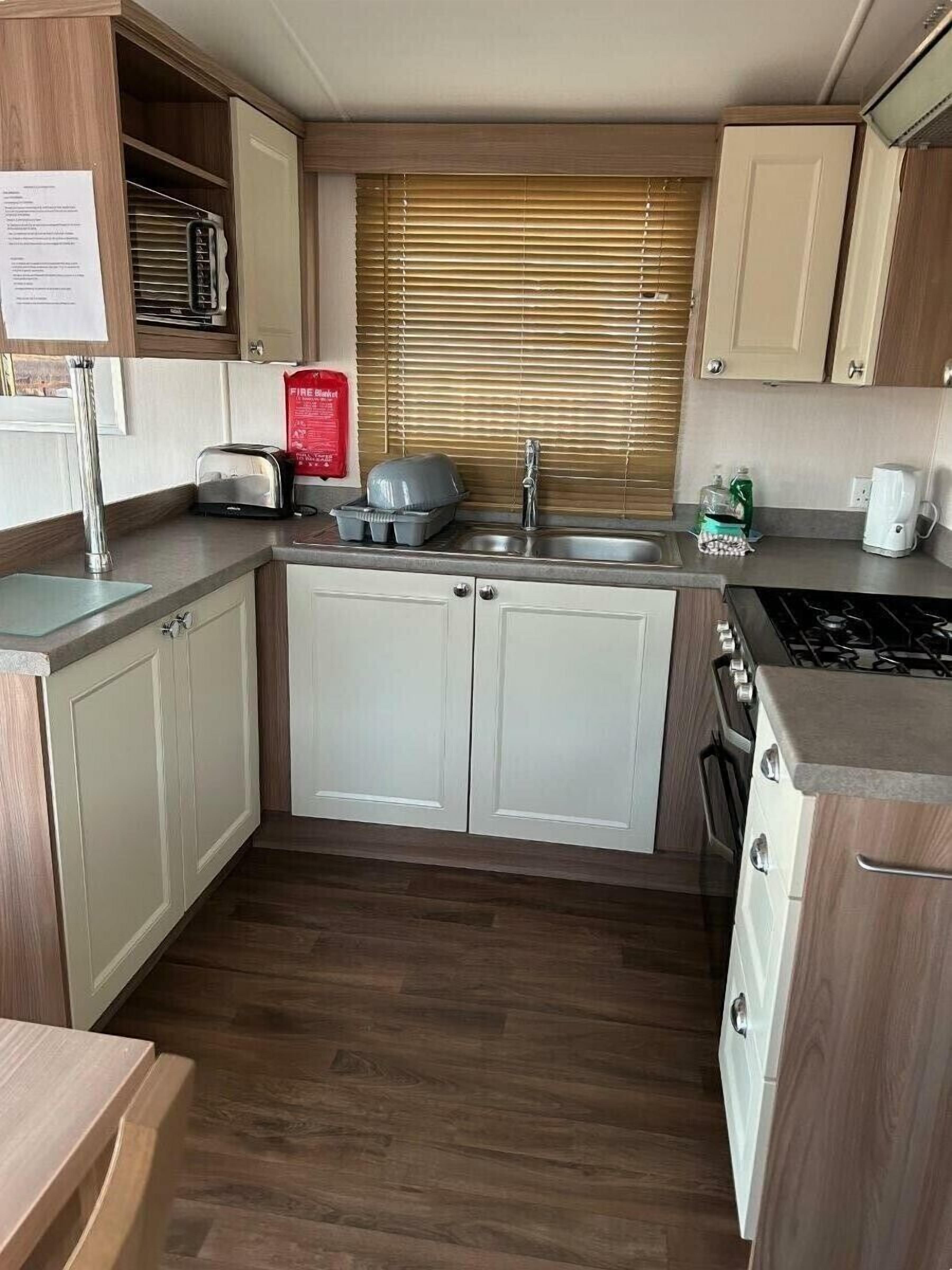 เครื่องครัว/จาน/ช้อนส้อม