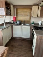 Cookware/dishes/utensils