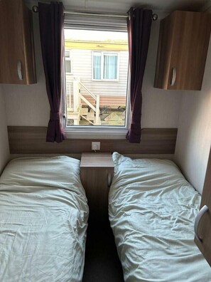 3 bedrooms, individually decorated, individually furnished, free WiFi - Primrose Valley Holiday Park - Holiday Accommodation 4062 (Filey)