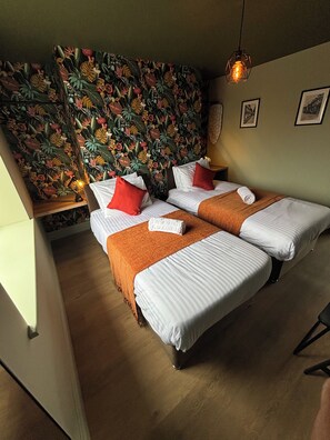 6 chambres, fer et planche à repasser, lit parapluie, Wi-Fi gratuit