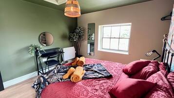 6 bedrooms, iron/ironing board, travel cot, free WiFi