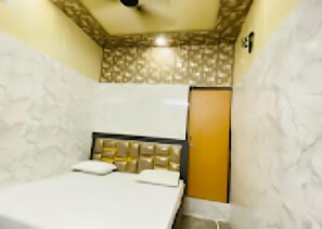 Desk, free WiFi - Hotel Metro Palace Hapur (Hapur)