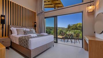 Villa de lujo, alberca privada, vista al jardín | Caja de seguridad en la habitación, cortinas blackout y wifi gratis