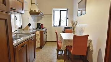 Căn hộ, 2 phòng ngủ, sân hiên, quang cảnh vườn | Phòng ăn