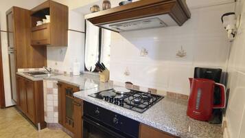 Apartment, 2 Bedrooms, Patio, Garden View | Interior