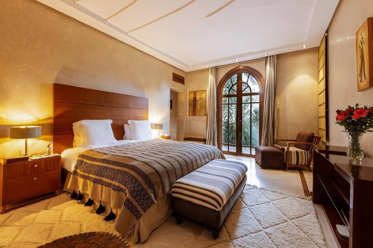 Hypo-allergenic bedding, in-room safe, blackout curtains, soundproofing