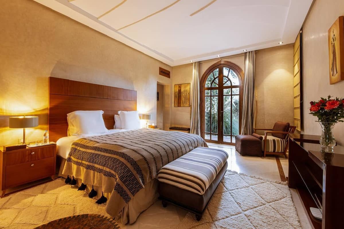 Hypo-allergenic bedding, in-room safe, individually decorated