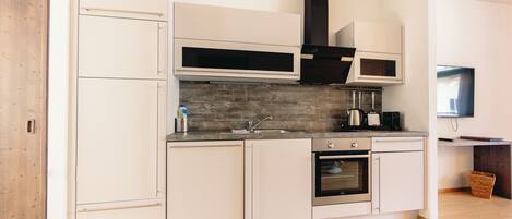 Deluxe-Apartment, Balkon, Stadtblick | Eigene Küche