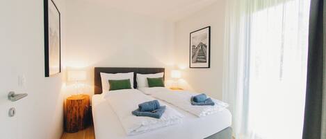 In-room safe, soundproofing, iron/ironing board, free WiFi