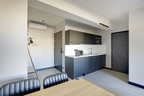 Private kitchen - Superb Family Apartment - 1 Bedroom (Paris)