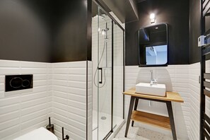 Hair dryer, soap - Superb Family Apartment - 1 Bedroom (Paris)