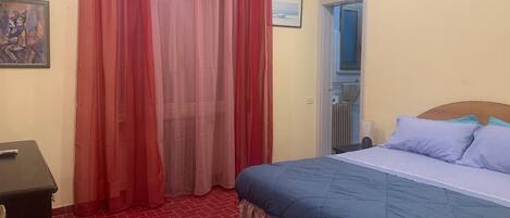 Iron/ironing board, internet, bed sheets