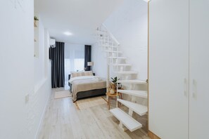 Bügeleisen/Bügelbrett, Reisekinderbett, kostenloses WLAN, Bettwäsche