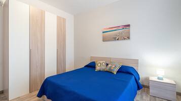 4 habitaciones, tabla de planchar con plancha, wifi y ropa de cama
