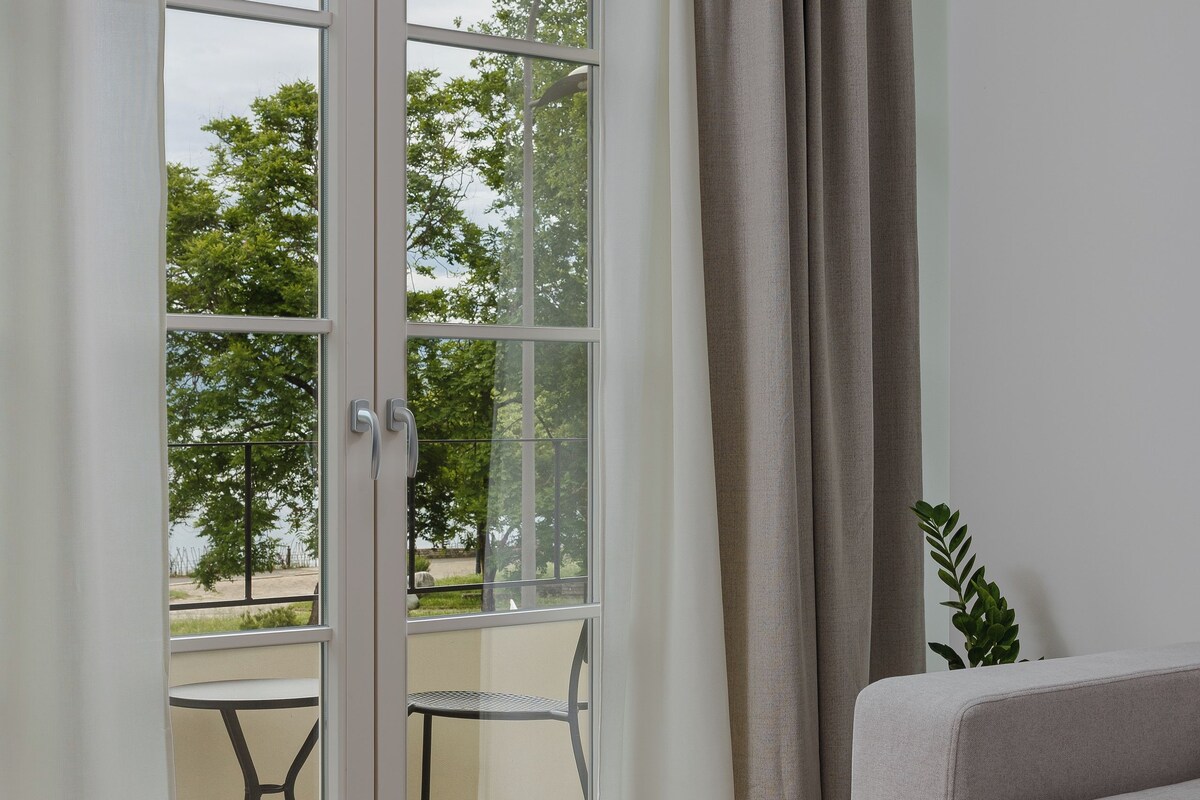 Executive Suite with Lake View