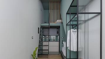 Junior Suite | In-room safe, blackout drapes, soundproofing, iron/ironing board