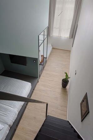 Junior-suite | Pengeskab på værelset, mørklægningsgardiner, lydisolering