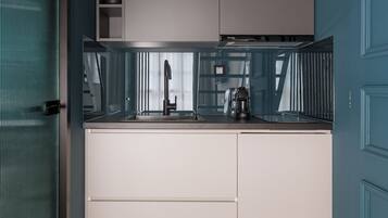 Superior-suite - søudsigt | Privat køkken | Køleskab, kogeplade, køkkentøj/tallerkener/redskaber